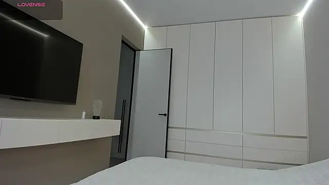 JenniferQueen11 online show from April 2026 09:19:01 AM