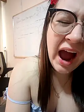Snapshot of HunnyyLove chatting on December 2024 04:47:01 PM HunnyyLove online show from December 2024 04:47:01 PM