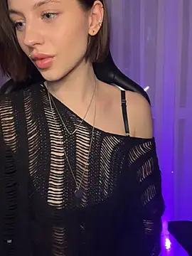 Camilla Railian online show from December 2024 08:05:01 PM