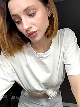 Camilla Railian online show from September 2025 02:35:02 AM