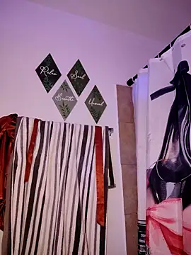 linalooove online show from September 2025 06:40:01 AM