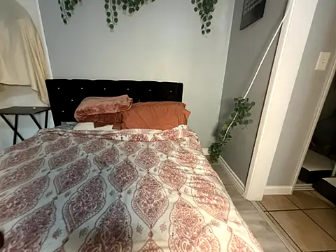 linalooove online show from October 2025 06:32:01 PM