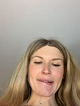 AngelMiaM online show from April 2026 07:33:02 PM