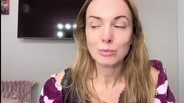 RachellAmazing online show from February 2025 09:40:01 PM