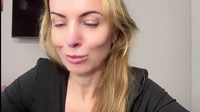 RachellAmazing online show from February 2025 10:21:02 PM