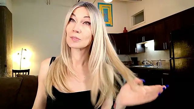 EveEnigma online show from December 2024 01:17:01 PM