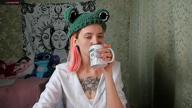 Cutie Adelia online show from January 2025 01:03:01 PM