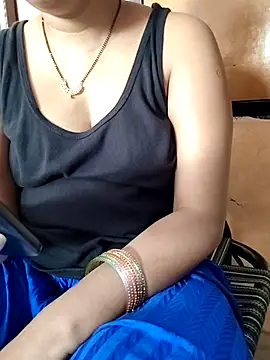 Snapshot of Diya_143 chatting on July 2026 04:31:01 AM Diya 143 online show from July 2026 04:31:01 AM