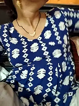 Snapshot of Diya_143 chatting on July 2026 08:40:01 AM Diya 143 online show from July 2026 08:40:01 AM