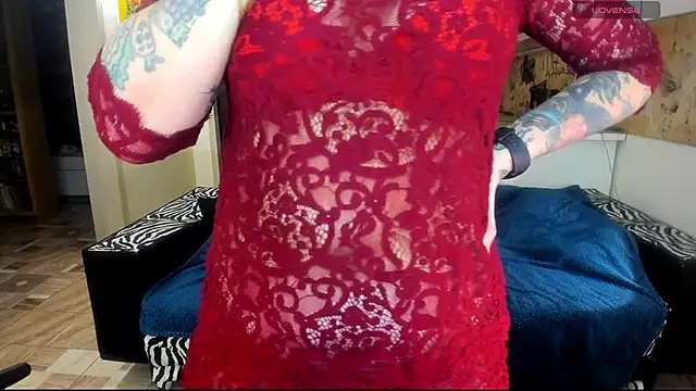 StacyTigerr online show from December 2025 04:05:01 PM