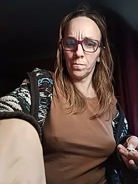 Snapshot of Dettybitch40 chatting on November 2025 01:50:01 PM Dettybitch40 online show from November 2025 01:50:01 PM