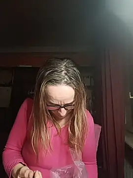 Snapshot of Dettybitch40 chatting on November 2025 04:18:01 PM Dettybitch40 online show from November 2025 04:18:01 PM