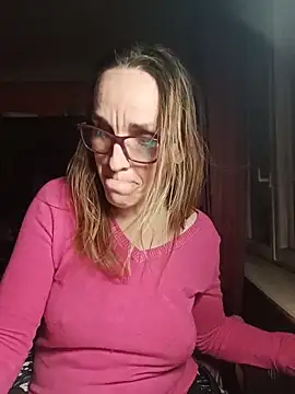 Snapshot of Dettybitch40 chatting on December 2025 04:24:01 PM Dettybitch40 online show from December 2025 04:24:01 PM