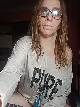 Snapshot of Dettybitch40 chatting on December 2025 07:21:01 PM Dettybitch40 online show from December 2025 07:21:01 PM