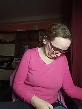 Snapshot of Dettybitch40 chatting on December 2025 07:32:01 PM Dettybitch40 online show from December 2025 07:32:01 PM