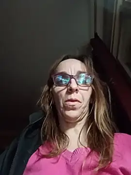 Snapshot of Dettybitch40 chatting on February 2026 05:19:02 PM Dettybitch40 online show from February 2026 05:19:02 PM