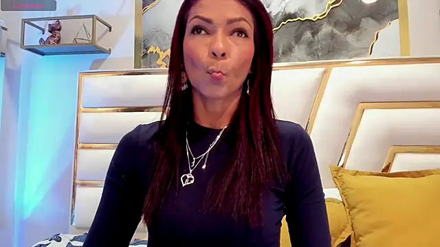 HannaPetit online show from October 2025 07:43:01 PM