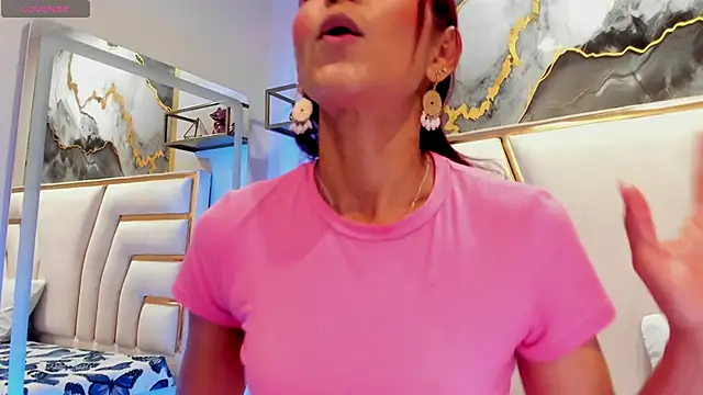 HannaPetit online show from November 2025 06:53:01 PM