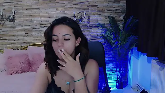 PlayfulElla online show from December 2024 03:00:02 PM