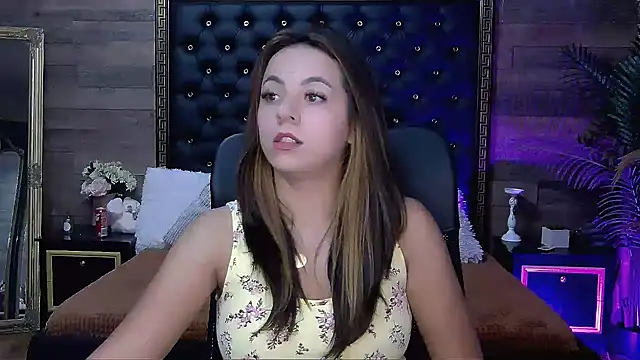 PlayfulElla online show from October 2025 08:10:01 AM