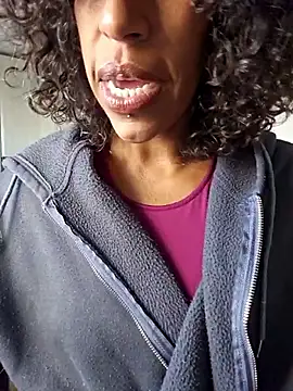 Goldenlace online show from November 2025 12:41:02 PM