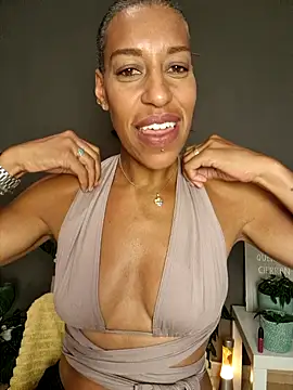 Snapshot of Goldenlace chatting on June 2026 09:19:02 PM Goldenlace online show from June 2026 09:19:02 PM