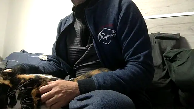 curioushetero online show from January 2025 06:00:01 PM