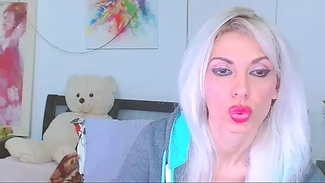 HoneyLara online show from February 2026 10:52:01 PM