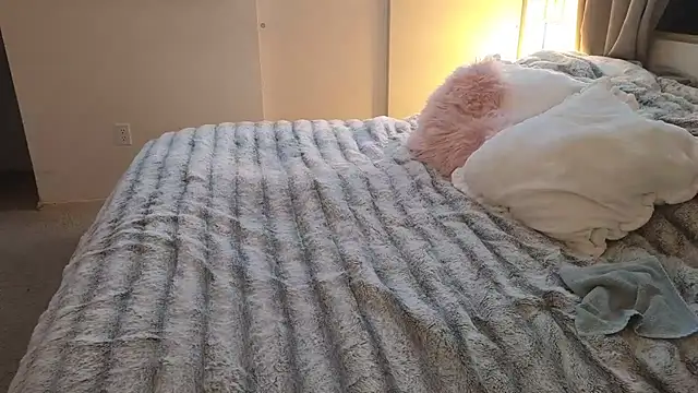 JESS LOVES online show from December 2024 01:14:01 AM