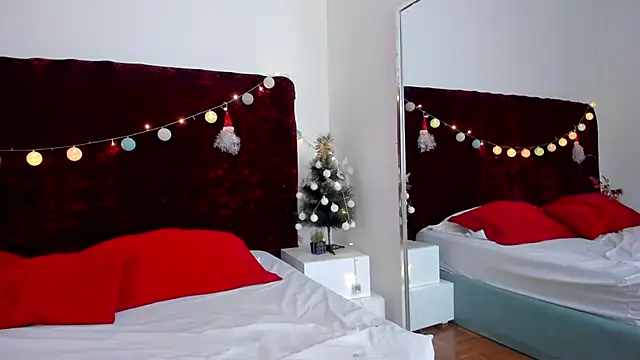 Snapshot of marianaaguii chatting on December 2024 12:55:02 PM marianaaguii online show from December 2024 12:55:02 PM
