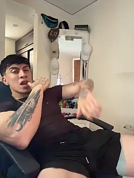 Snapshot of strongboy_ chatting on June 2026 05:02:02 PM strongboy online show from June 2026 05:02:02 PM