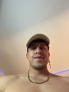 Snapshot of strongboy_ chatting on June 2026 05:00:02 PM strongboy online show from June 2026 05:00:02 PM