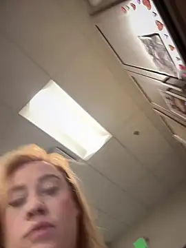 cinnatitties online show from October 2025 04:15:02 PM