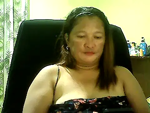 Snapshot of hott_scarlett chatting on December 2024 01:35:01 PM hott scarlett online show from December 2024 01:35:01 PM