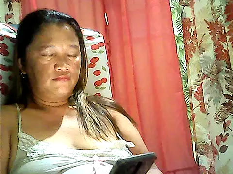 Snapshot of hott_scarlett chatting on April 2026 01:41:02 PM hott scarlett online show from April 2026 01:41:02 PM
