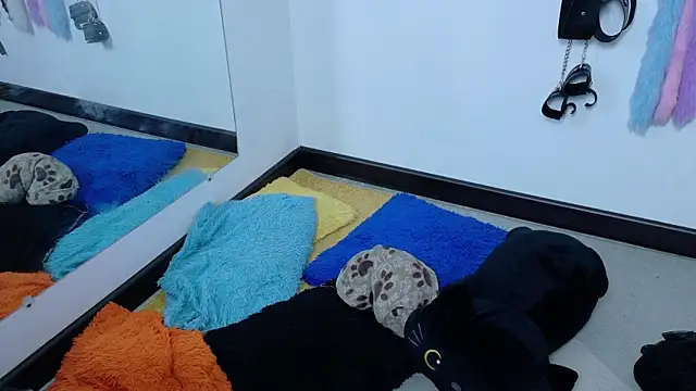 Catwhite  online show from January 2025 03:18:02 PM