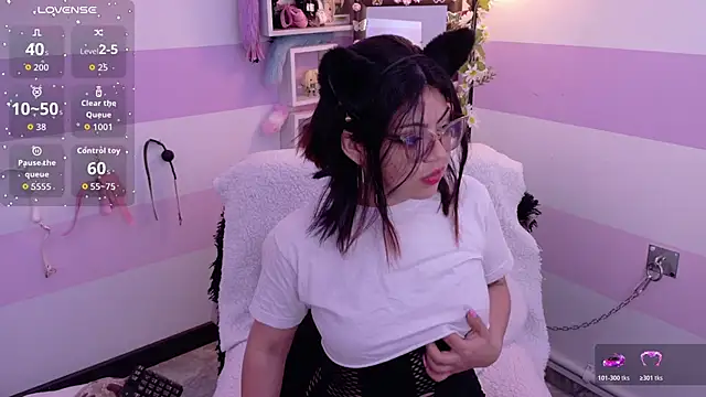 Catwhite  online show from April 2026 03:18:02 PM