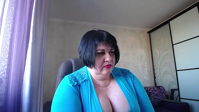 Snapshot of JuicyLady_Di chatting on January 2025 12:17:02 PM JuicyLady Di online show from January 2025 12:17:02 PM