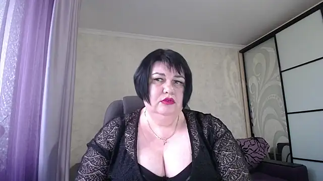 Snapshot of JuicyLady_Di chatting on January 2025 12:39:01 PM JuicyLady Di online show from January 2025 12:39:01 PM