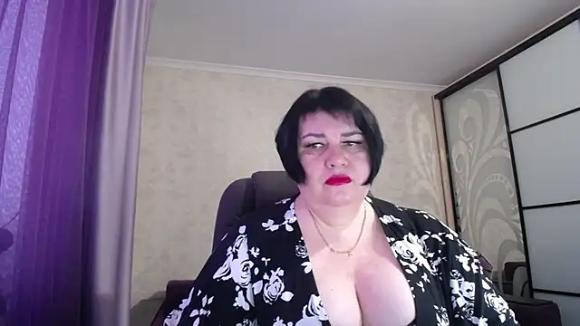 Snapshot of JuicyLady_Di chatting on February 2025 05:51:02 AM JuicyLady Di online show from February 2025 05:51:02 AM