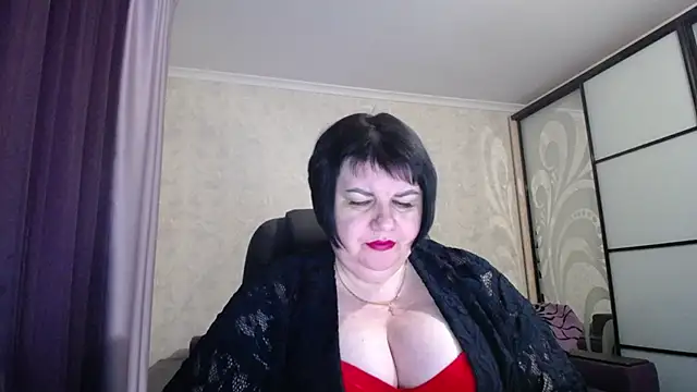 Snapshot of JuicyLady_Di chatting on February 2025 03:36:02 PM JuicyLady Di online show from February 2025 03:36:02 PM