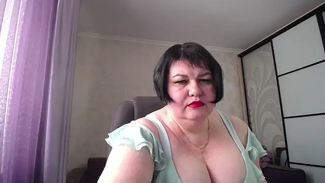 Snapshot of JuicyLady_Di chatting on February 2025 09:15:01 AM JuicyLady Di online show from February 2025 09:15:01 AM