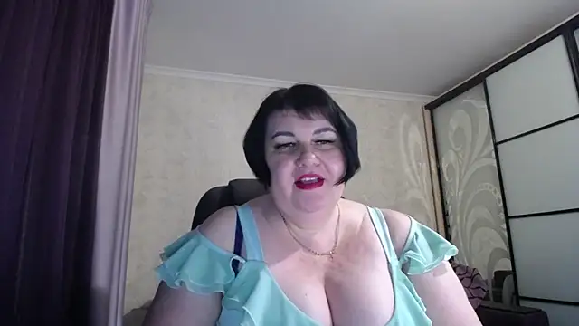 Snapshot of JuicyLady_Di chatting on February 2025 03:20:01 PM JuicyLady Di online show from February 2025 03:20:01 PM