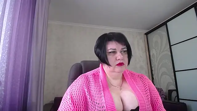 Snapshot of JuicyLady_Di chatting on February 2025 06:01:01 AM JuicyLady Di online show from February 2025 06:01:01 AM