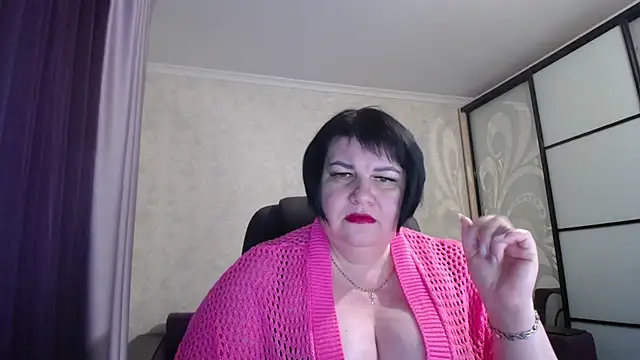 Snapshot of JuicyLady_Di chatting on February 2025 03:12:02 PM JuicyLady Di online show from February 2025 03:12:02 PM