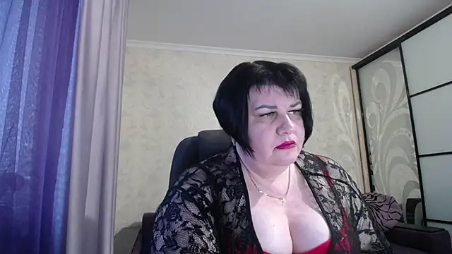 Snapshot of JuicyLady_Di chatting on February 2025 02:44:01 PM JuicyLady Di online show from February 2025 02:44:01 PM