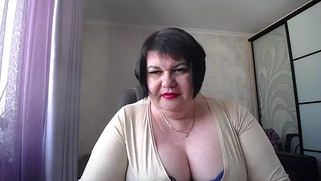 Snapshot of JuicyLady_Di chatting on February 2025 09:24:02 AM JuicyLady Di online show from February 2025 09:24:02 AM