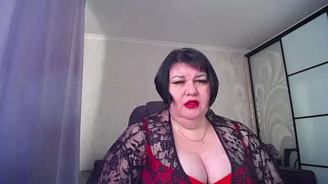 Snapshot of JuicyLady_Di chatting on February 2025 05:34:02 AM JuicyLady Di online show from February 2025 05:34:02 AM