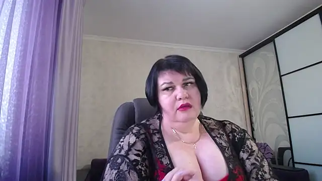 Snapshot of JuicyLady_Di chatting on February 2025 02:57:01 PM JuicyLady Di online show from February 2025 02:57:01 PM