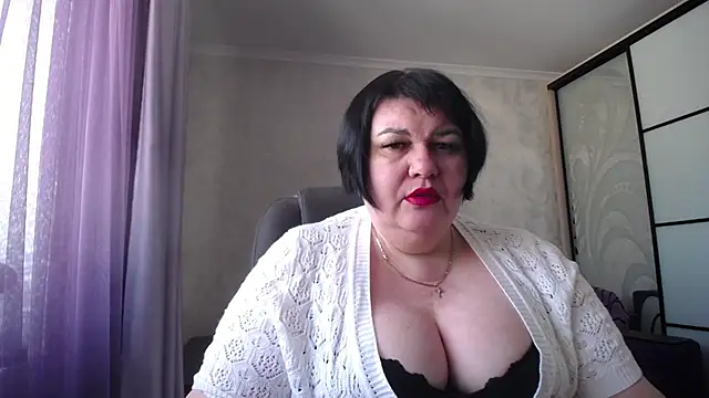 Snapshot of JuicyLady_Di chatting on February 2025 11:10:01 AM JuicyLady Di online show from February 2025 11:10:01 AM